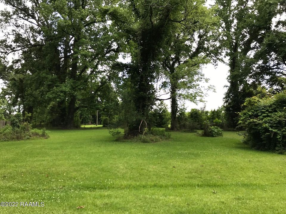 2nd image of 13 Sir Thomas Henry Dr