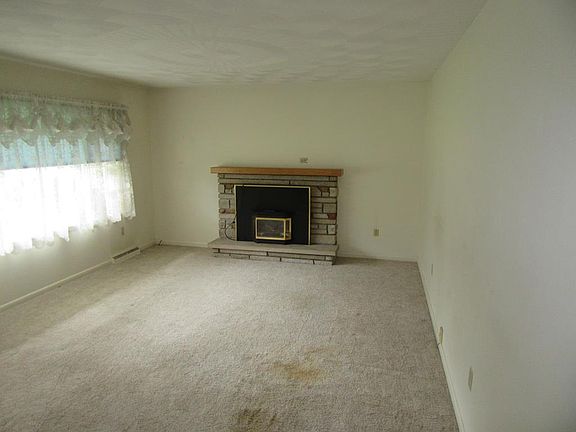 4th image of 258 W 11th St