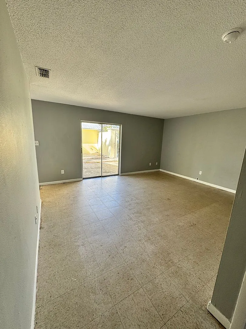 MLK Ave Dade City — Photo 4