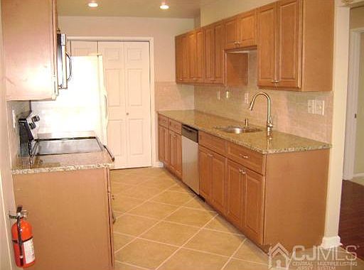 3rd image of 107B Chatham Dr #B