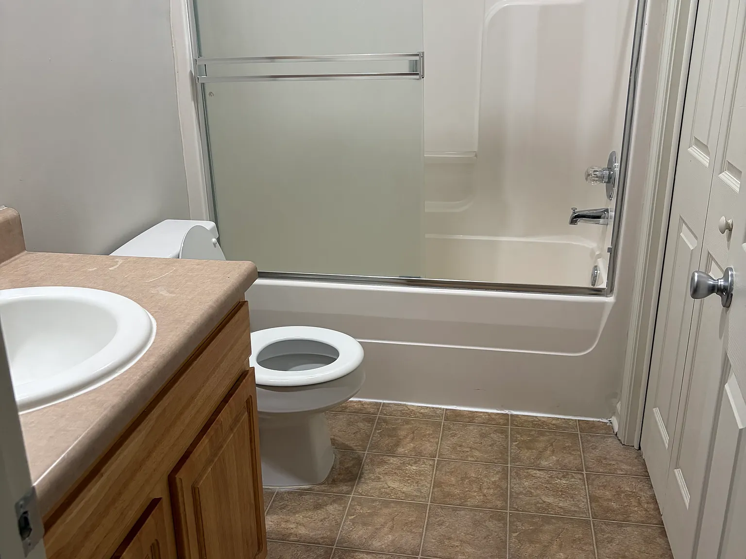 2 bed, 2.5 bath, 1300 sqft, $1,600 — Photo 3