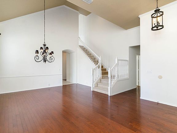 3rd image of 2799 Carmack Dr