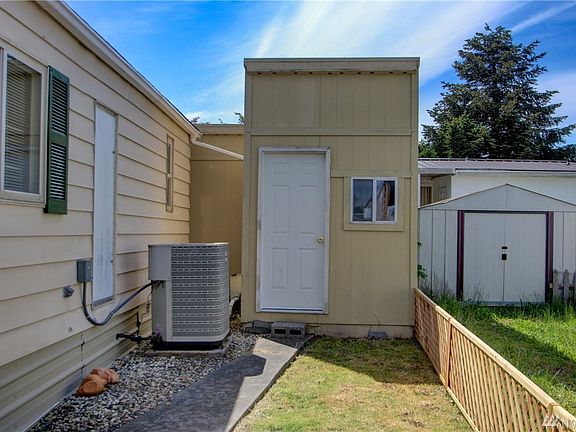 5th image of 16600 25th Ave NE Unit 82