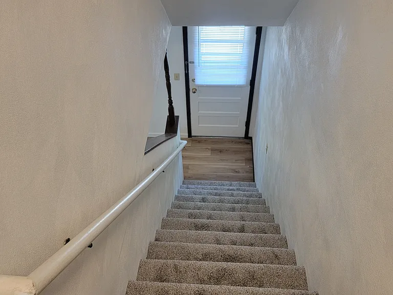 922 E Illinois St — Photo 18
