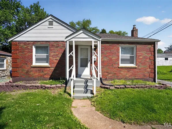 8211 Montreal Dr, Saint Louis, MO 63132