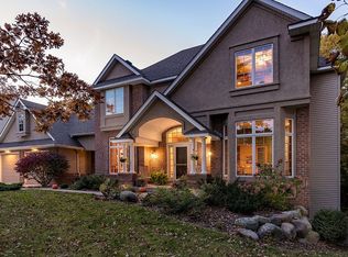 15208 Wildwood Trl, Burnsville, MN 55306
