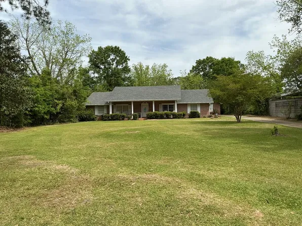 315 E 1st St, Luverne, AL 36049