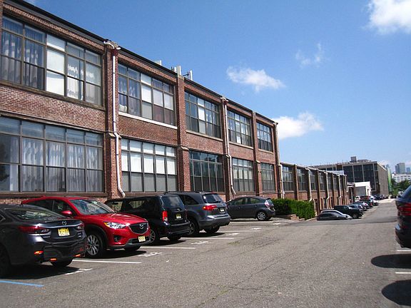 3rd image of 300 Communipaw Ave APT 137