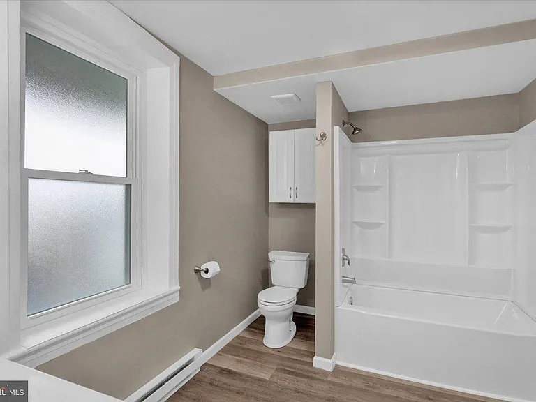2102 Main St — Photo 14