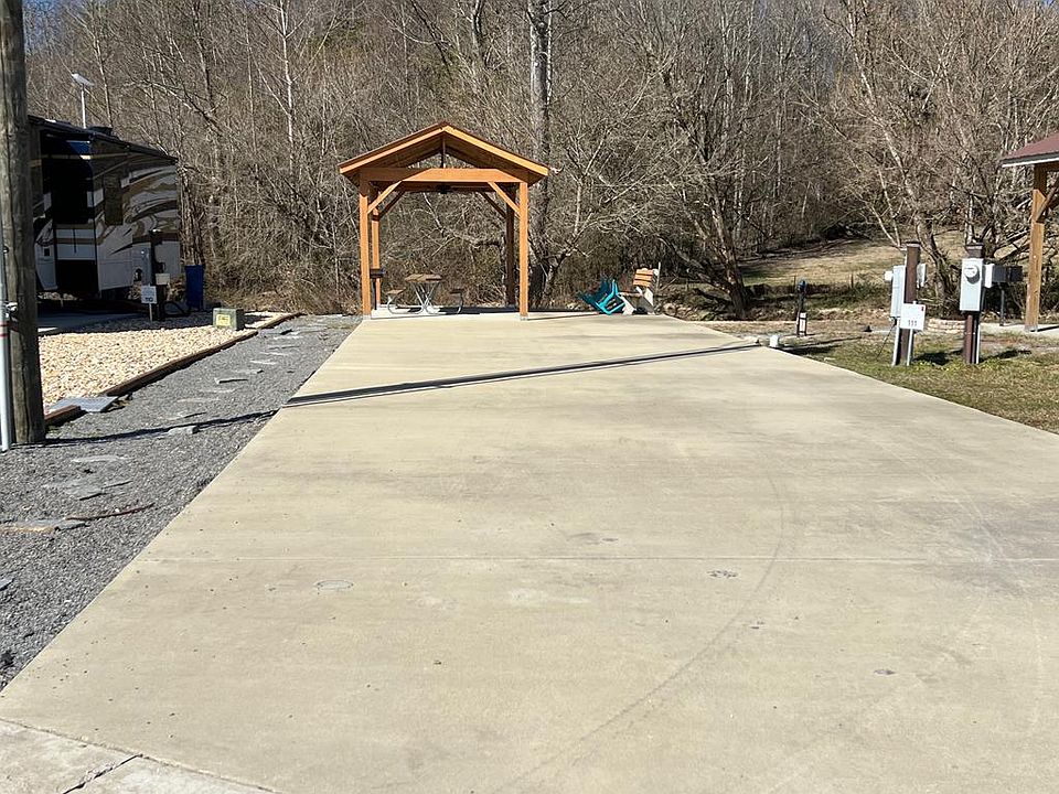 1st image of 111 Mountain Meadows Dr