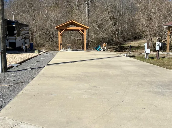 111 Mountain Meadows Dr, Morganton, GA 30560