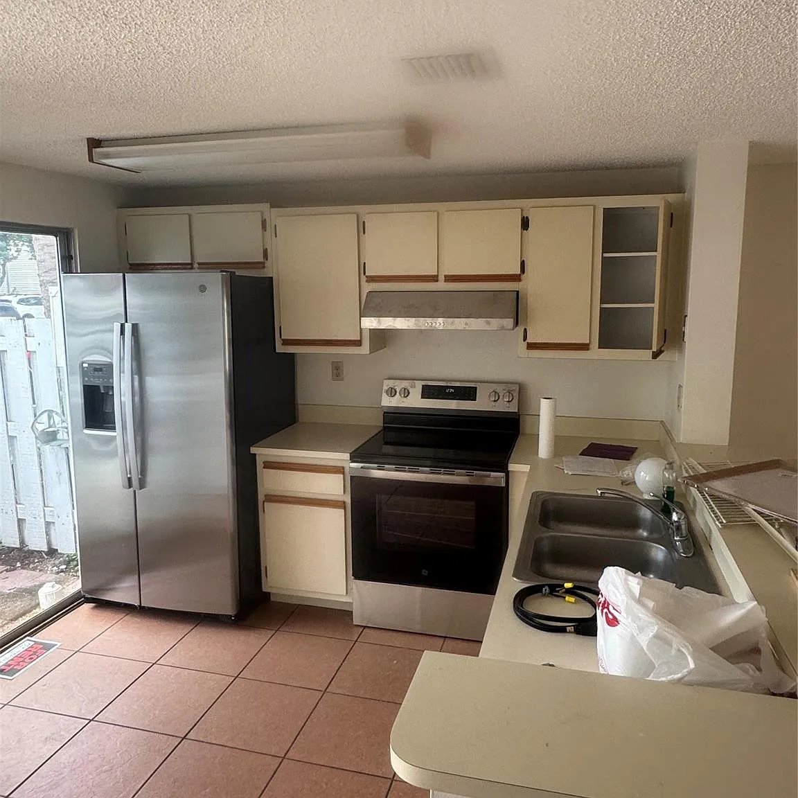 2 bed, 2.5 bath, 1008 sqft, $2,250 — Photo 2