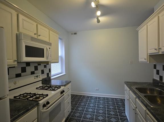 4th image of 6001 N Winthrop Ave APT 2E