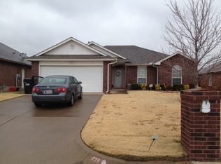 721 NW 20th St, Moore, OK 73160