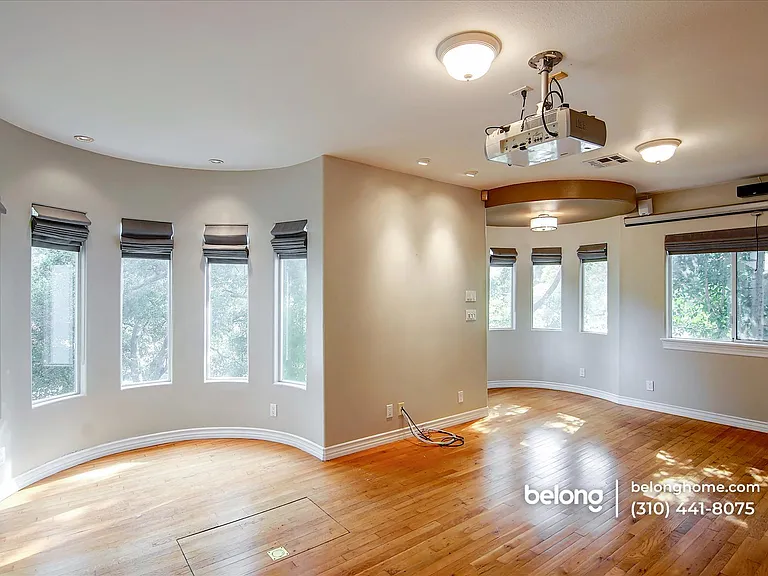 8527 Wonderland Ave — Photo 15