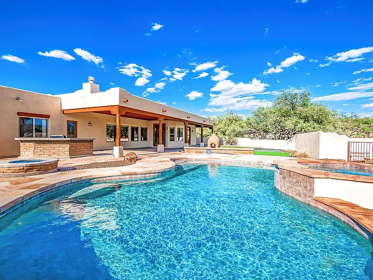10450 E Placita Guanajuato — Photo 1