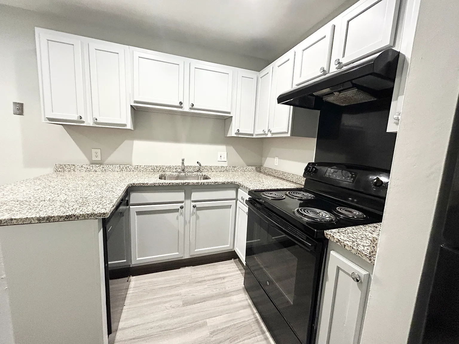 3 bed, 1200 sqft, $4,300 — Photo 1