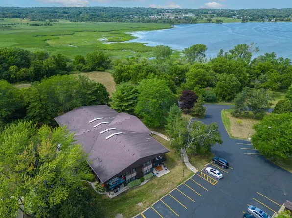 22 Zurich COURT #4, Lake Geneva, WI 53147