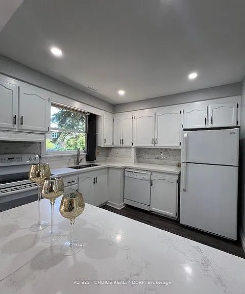 173 Poyntz Ave — Photo 12