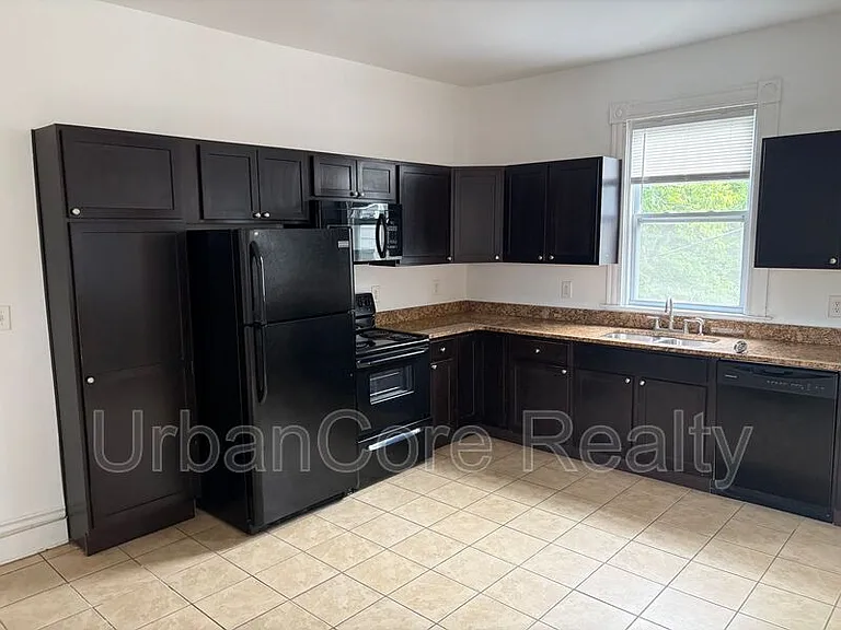 621 N 31st St #B — Photo 10