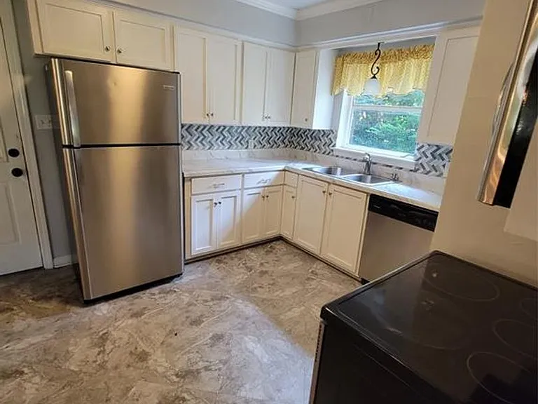 558 Karen Rd — Photo 8