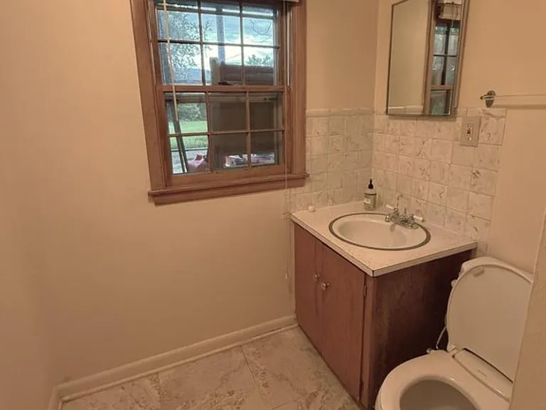 708 W Texas Ave — Photo 16