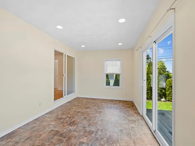 103 Bay View Ave — Photo 13