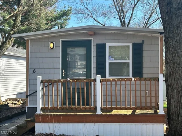 6 E Buddy St, Barberton, OH 44203