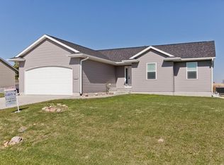 4588 Creekview Trl, Palo, IA 52324
