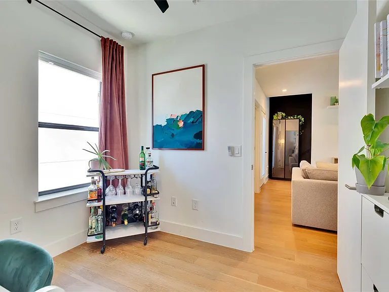 1128 Chicon St #201 — Photo 10