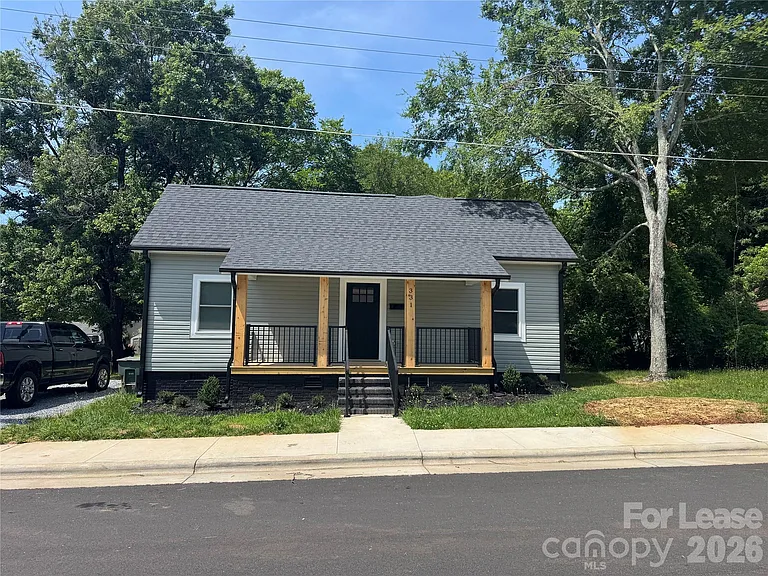 331 E Lowrance Ave — Photo 2