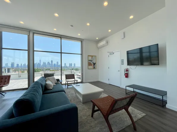 75 Jordan Avenue image 8 of 11