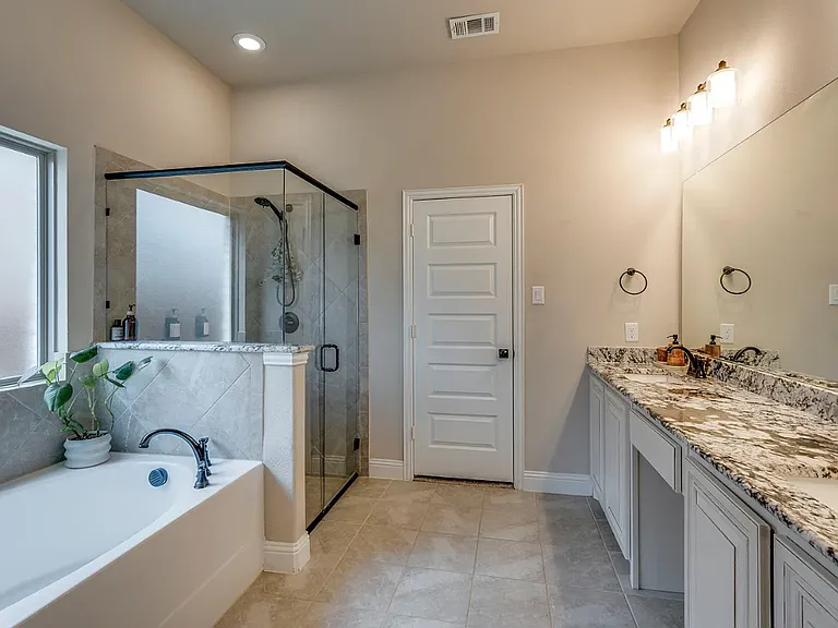 216 Nathan Dr — Photo 3