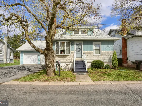 15 Park Rd, Klingerstown, PA 17941