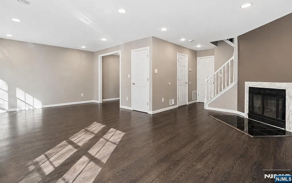 2 bed, 2.5 bath, $3,000 — Photo 2