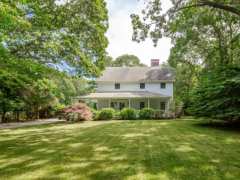 283 Wainscott Harbor Rd — Photo 1