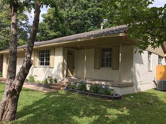 2nd image of 825 Alamo Ln