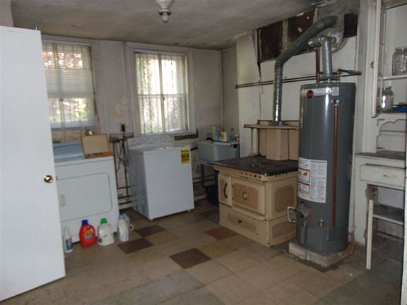 2nd image of 130 Essex St