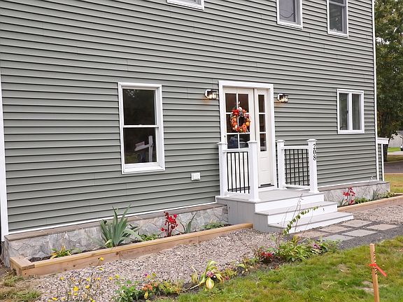 2nd image of 208 Rhode Island Rd