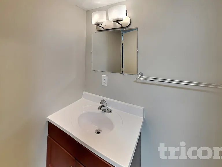 1572 Pullman Ave — Photo 14
