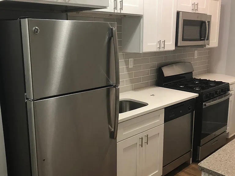 Ridgewood Apartments — Photo 17