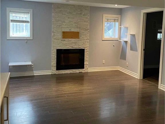 4th image of 121 Silver Maple Rd