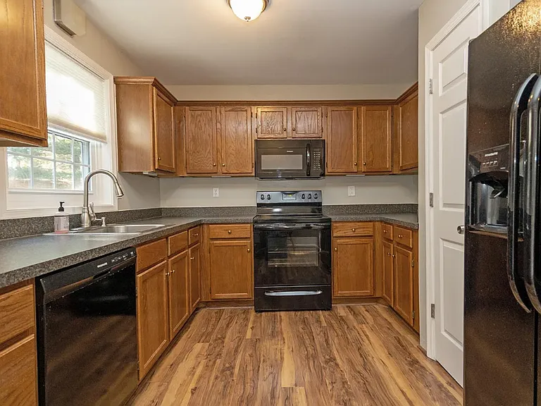 2165 Saint Clair Ct — Photo 8