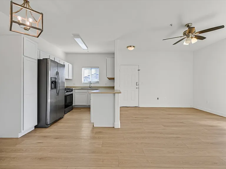 2291 W Horizon Ridge Pkwy #1206 — Photo 3