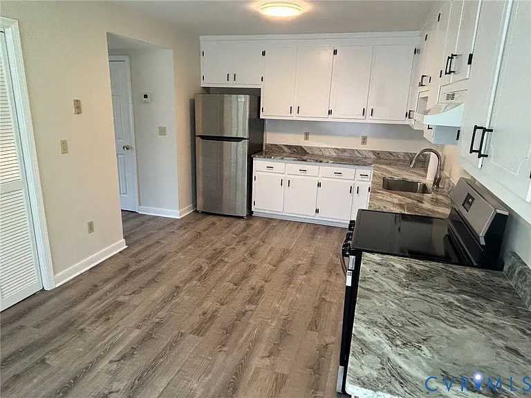 8630 Richmond Rd — Photo 16
