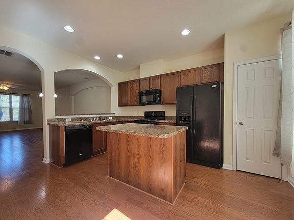4th image of 100-251 Stratford Lakes Dr