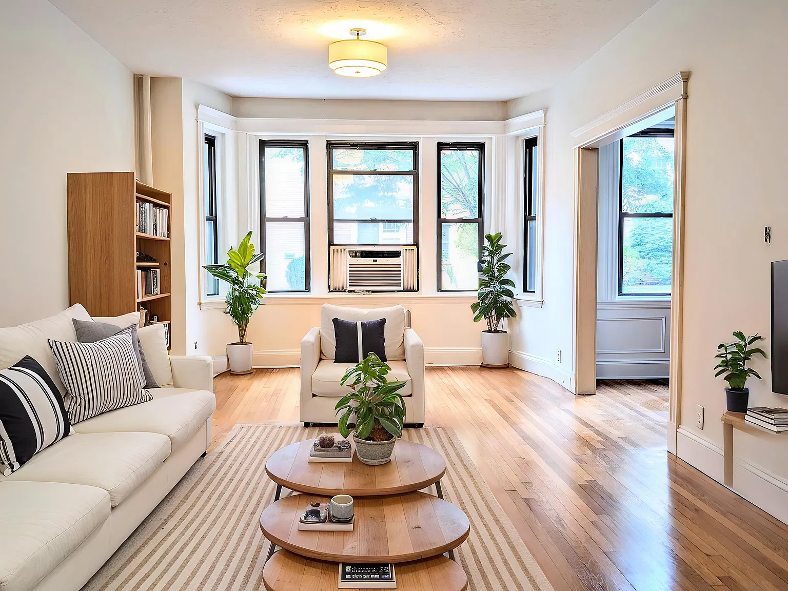 3 bed, 2000 sqft, $4,800 — Photo 2