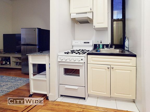 4th image of 414 E 58th St #3C