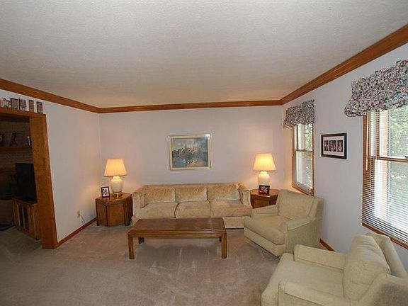 4th image of 110 Lakefield Dr
