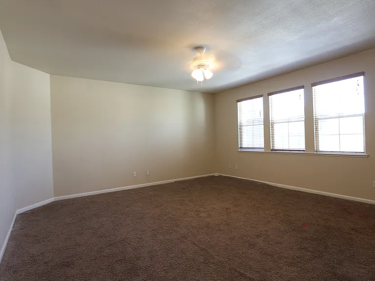1908 Terracina Cir — Photo 23
